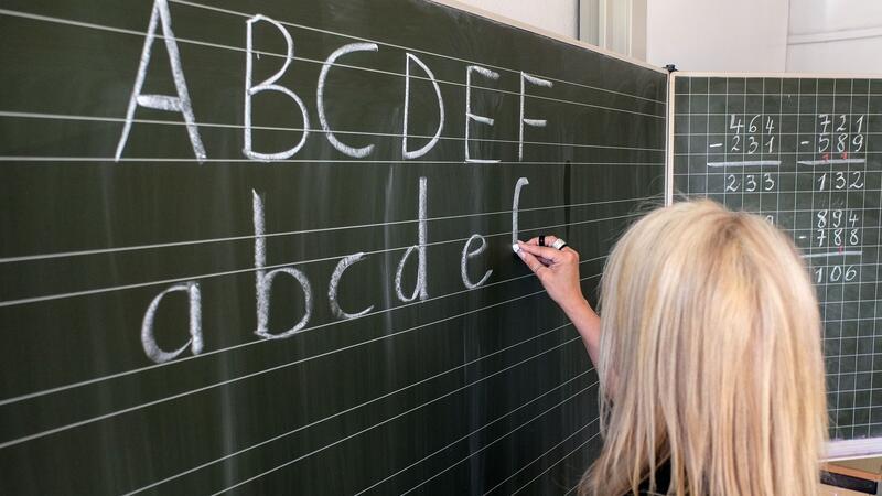 Mehr als 200 Lehrerstellen im Land Bremen unbesetzt Zu Beginn des neuen Schuljahres fehlen in Bremen 75 Lehrkräfte. (Archivfoto)