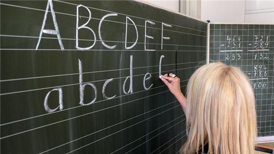 Zu Beginn des neuen Schuljahres fehlen in Bremen 75 Lehrkräfte. (Archivfoto)
