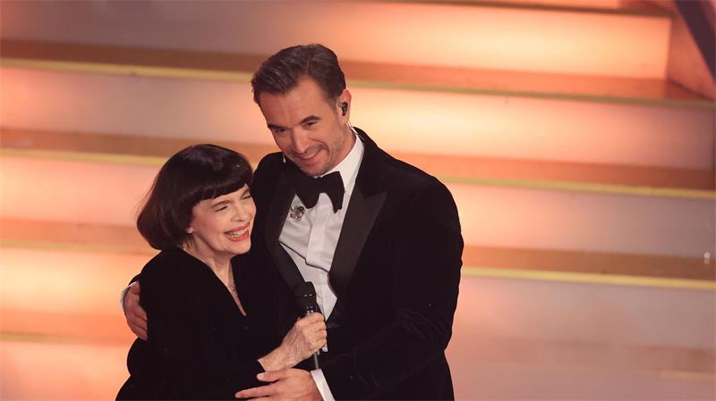 Mireille Mathieu wird 80 - und hat immer noch Lampenfieber Zu Deutschland hat die Sängerin eine besondere Verbindung. (Archivfoto)