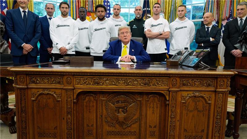 Das Big Business von Bayern und BVB im Trump-Land Zu Gast im Oval Office bei US-Präsident Donald Trump: WM-Teilnehmer Juventus Turin.