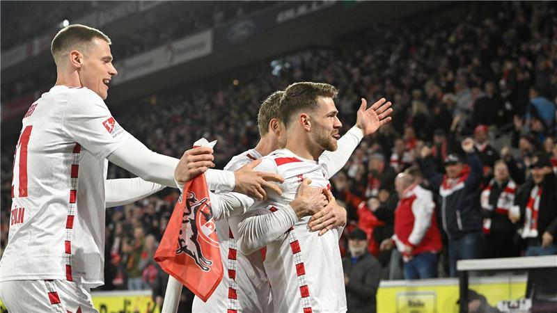 Köln holt wichtigen Sieg im Aufstiegsrennen gegen Darmstadt Zu Hause jubelt der 1. FC Köln gegen Darmstadt.