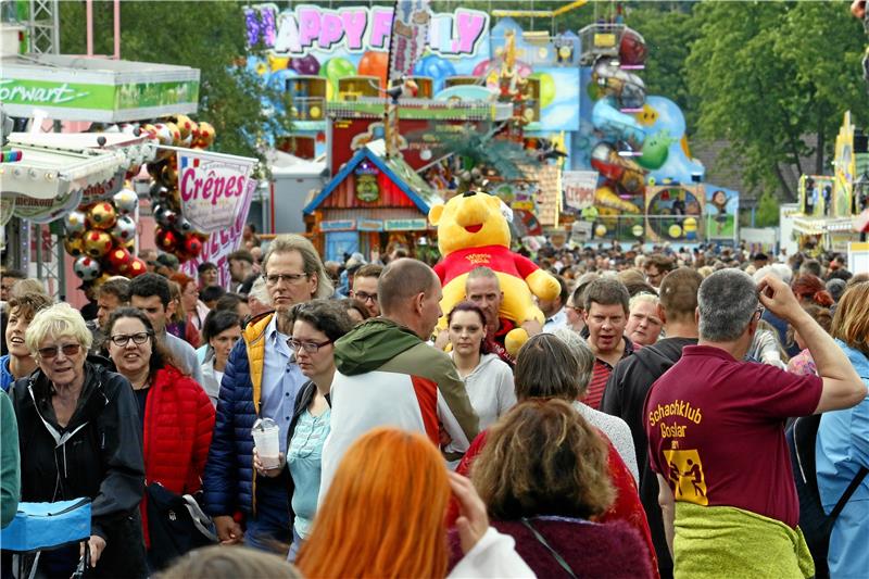 Guter Start ins Schützenfest, aber nicht alles läuft glatt Zu Stoßzeiten ist es auf dem Osterfeld richtig voll. Foto: Epping