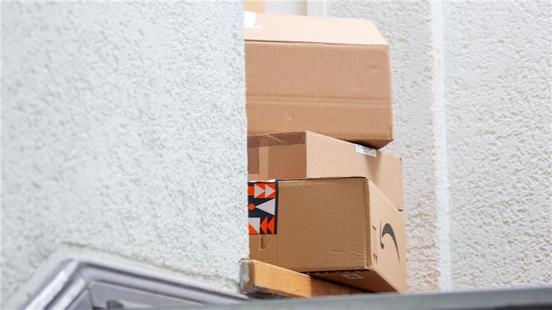 Zu Weihnachten werden wieder jede Menge Pakete geliefert. (Symbolbild)