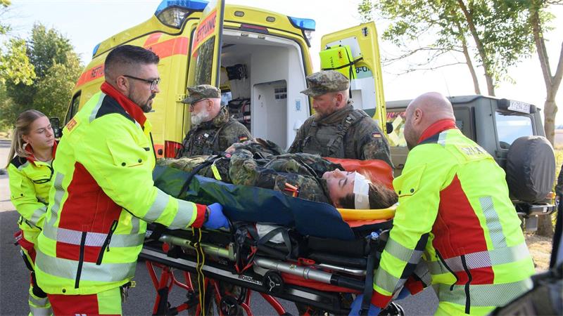 Zu den Aufgaben des Heimatschutzes gehört auch der Umgang mit Verletzten. 