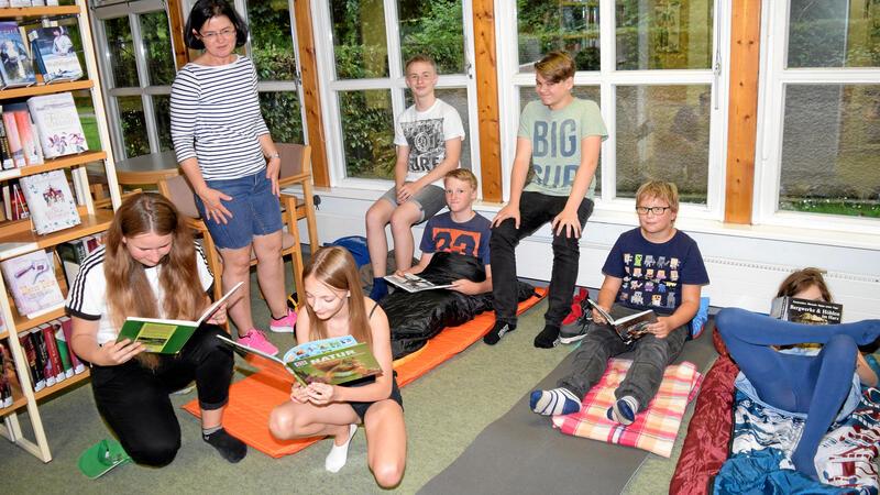 Ein Ausweis mit vielen Vergünstigungen Zu den Highlights des Ferienpasses gehört stets die Büchereinacht, in der sechs- bis zehnjährige Mädchen und Jungen in der Stadt- und Schulbücherei übernachten und so manches Abenteuer erleben.