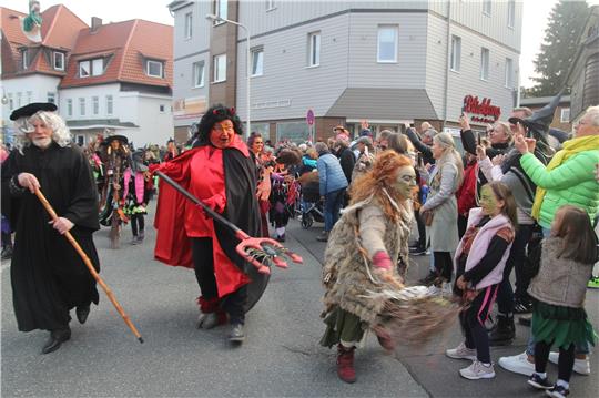 Zu den Höhepunkten des Walpurgis-Programms in der Stadt gehört wieder der Festumzug durch Braunlage, zu dem Hunderte von Besuchern erwartet werden.  Archivfoto: Eggers
