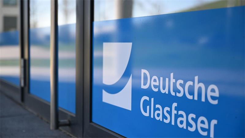 Zu den Wettbewerbern der Telekom gehört die Firma Deutsche Glasfaser, die zuletzt Rückschläge verkraften musste.