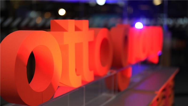 Otto Group will mit Hilfe von Nvidia Logistik beschleunigen Zu der Otto Group gehören etwa die Onlineplattform Otto und der Paketzusteller Hermes. (Archivbild)