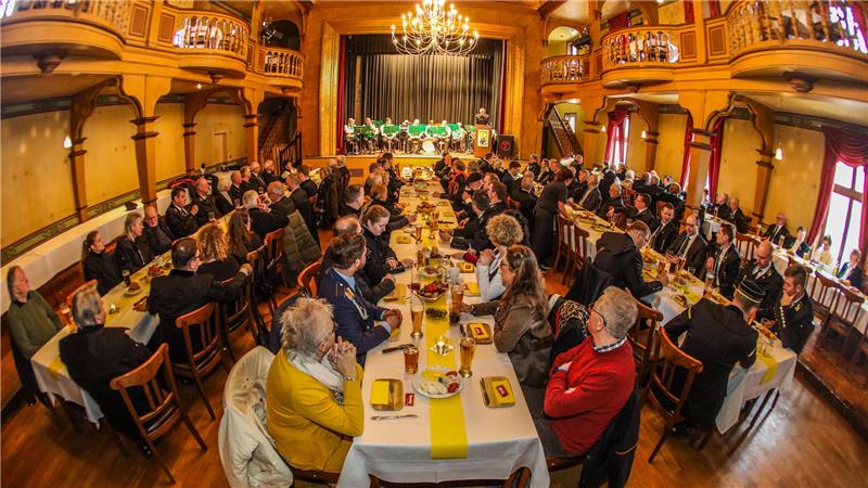 Zu einem Bergdankfest in Clausthal-Zellerfeld gehört standesgemäß das Tzscherpermahl im Glückauf-Saal dazu.