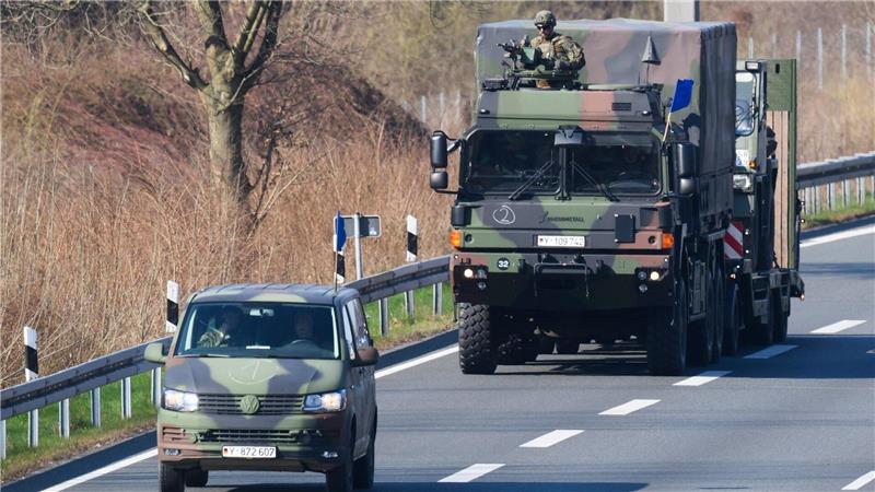 Zu einer Übung der Panzerbrigade 21 rollen mehrere Konvois der Bundeswehr am Wochenende in die Lüneburger Heide. (Archivbild)