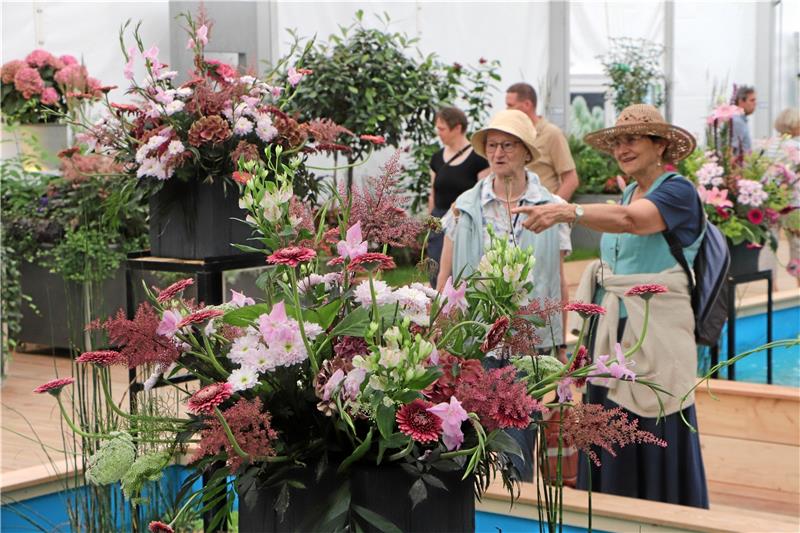 Zu jeder Gartenschau gehört eine Blumenhalle: Floristen gestalten sie alle zwei Wochen zu wechselnden Themen um.
