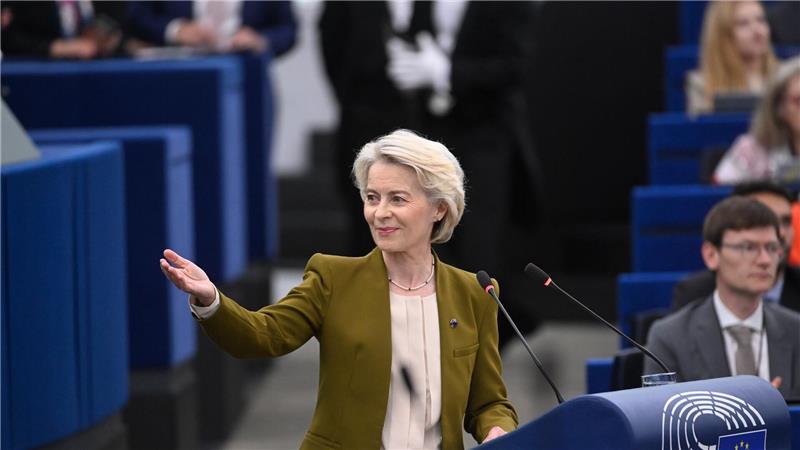 Zudem will die Deutsche gemeinsam mit den europäischen Herstellern an der Bezahlbarkeit für kleine Autos arbeiten. 