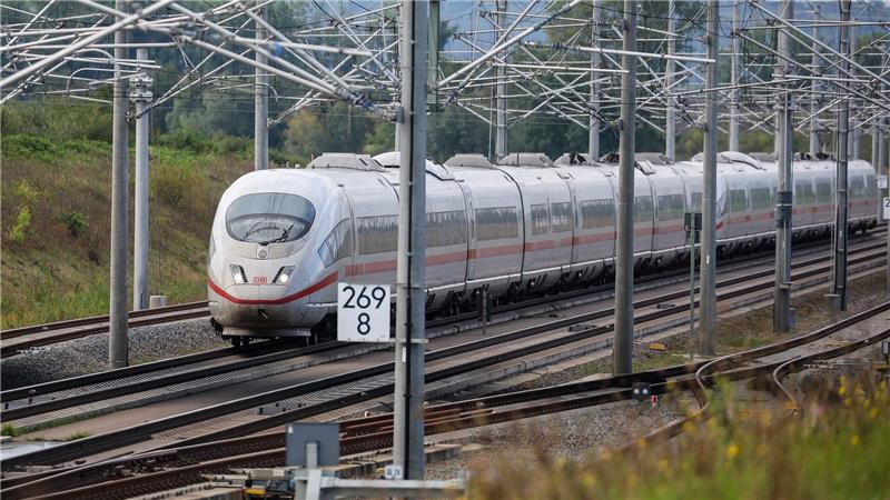 Züge zwischen europäischen Metropolen sollen künftig deutlich schneller fahren können. (Archivbild)