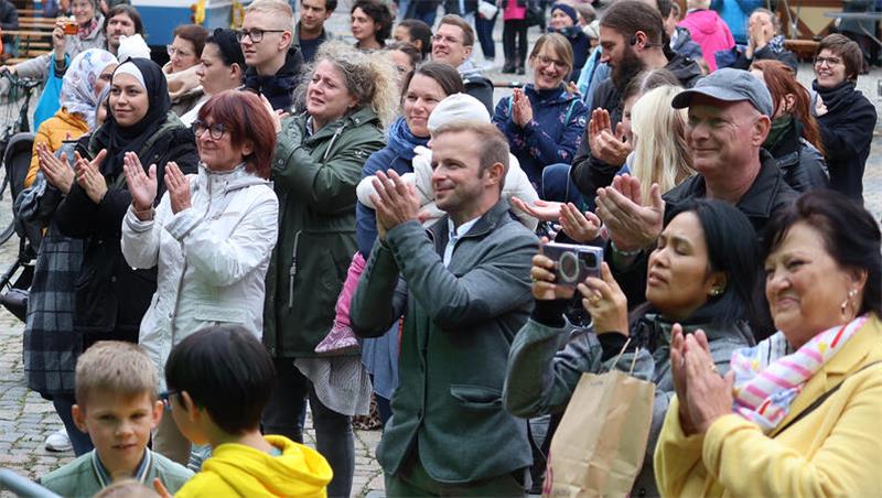 Zufriedenes Publikum: Am Museumsufer werden die Auftritte beklatscht.