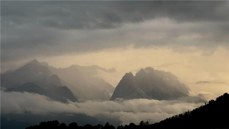 Zugspitze im Abendlicht: Deutschlands höchster Berg lockt viele Anfänger ohne die nötige Erfahrung an.