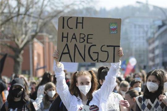 Zukunftsangst: Deutliche Botschaft bei einer Demonstration der Jugend- und Klimaschutzbewegung Fridays for Future. Foto: Antonio Pisacreta/pA/ ROPI