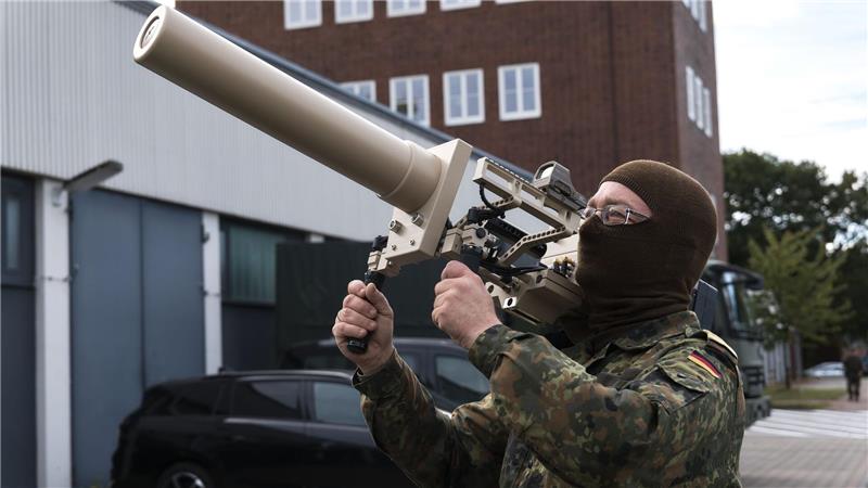 Abschuss von Drohnen? Dobrindt plant Gesetzesreform Zuletzt machten illegale Drohnenüberflüge etwa in Skandinavien häufiger Schlagzeilen - der Bund will nun die Rechtslage verschärfen. (Symbolbild)
