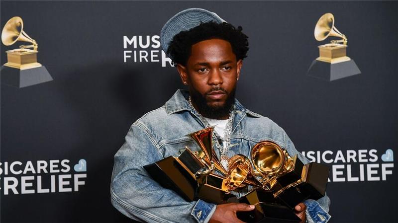 Rap-Genie und Orgasmus: Was der Super Bowl sonst noch bringt Zuletzt noch mit Grammys, bald auf der Stadionbühne: Kendrick Lamar.