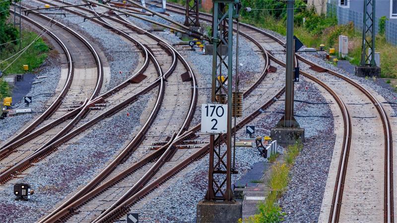 Zuletzt wurde deutlich mehr in die Bahninfrastruktur investiert - die Allianz Pro Schiene geht aber davon aus, dass das Niveau nicht lange gehalten wird. (Symbolbild)