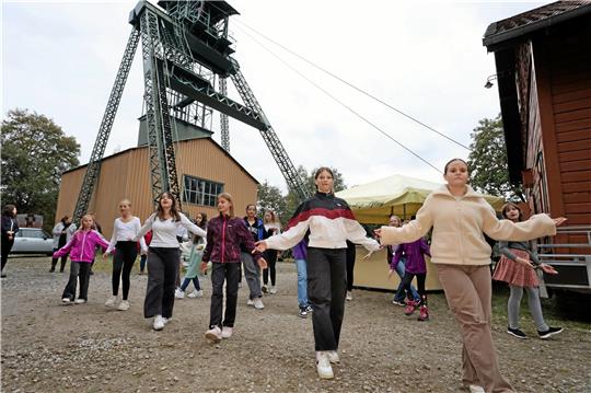Zum 30. Geburtstag der Tagesförderbahn hat die Tanzgruppe der Robert-Koch-Schule einen Auftritt. Archivfoto: Neuendorf