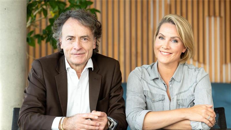 Zum 50. Geburtstag der Sendung „3nach9“ von Radio Bremen geben die Moderatoren Giovanni di Lorenzo und Judith Rakers Einblicke in ihre Arbeit. 