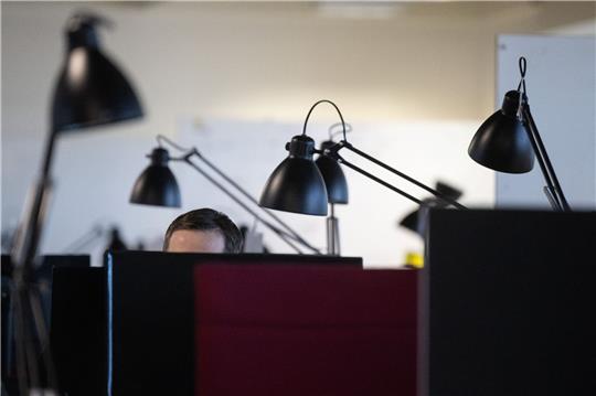 Zum Arbeiten ins Büro oder doch lieber Home-Office? Der Büroimmobilienmarkt hat sich seit der Pandemie deutlich geändert.