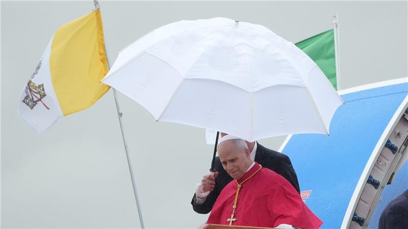 Zum Auftakt einer Afrika-Reise wurde Papst Leo XIV. von Kritik aus dem Weißen Haus überrascht.