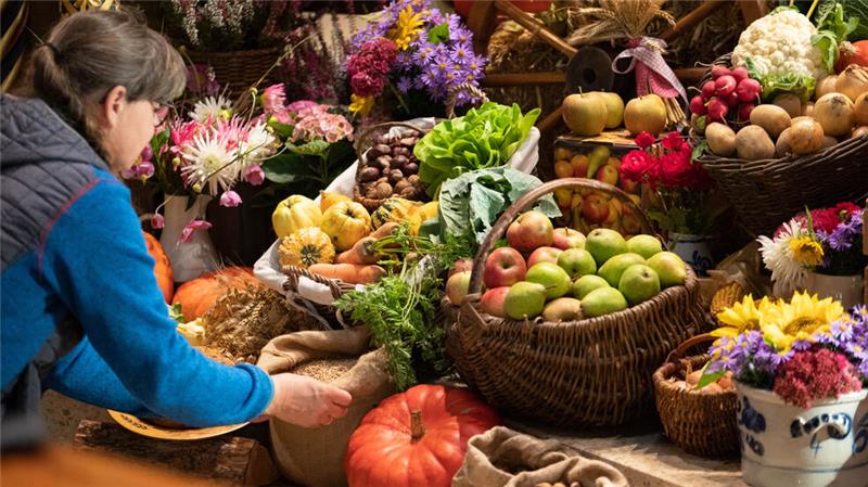 Zum Erntedankfest sind die Altäre in den Kirchen traditionell mit Lebensmitteln geschmückt. In einigen Gemeinden Bad Harzburgs werden deshalb noch Spenden angenommen.