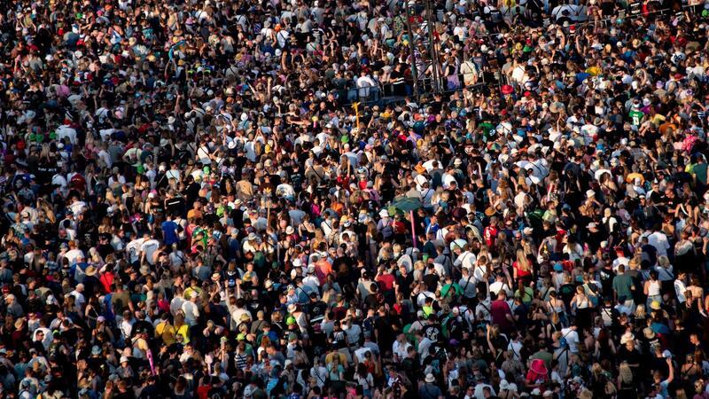 Zum Festival Deichbrand in Nordholz im Landkreis Cuxhaven kamen täglich rund 60.000 Musikfans. Mehr als 120 nationale und internationale Künstlerinnen und Künstler standen auf dem Programm.