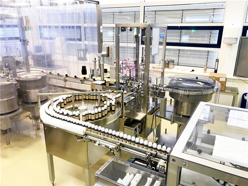 Zum Herstellen und Abfüllen flüssiger Arzneimittel stehen dem Unternehmen moderne Anlagen am Firmensitz in Bad Harzburg zur Verfügung. Fotos: Privat