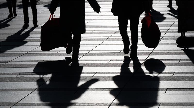 Bundesbank: Nur verhaltenes Wachstum im ersten Quartal Zum Jahresanfang hat die Kauflaune der Menschen in Deutschland sich aufgehellt, es bleiben aber reichlich Unsicherheiten, die den Konsum bremsen können. (Symbolbild)