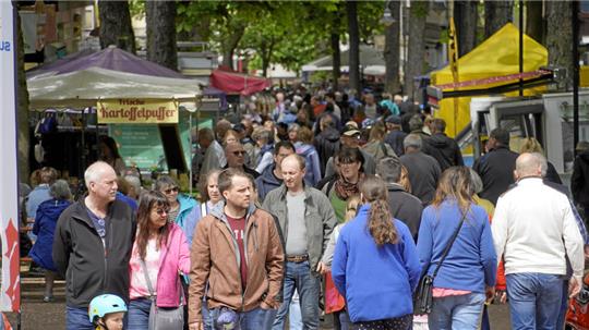 Zum Kastanienblütenfest (hier ein Foto aus dem vergangenen Jahr) und dem Kastanienfest ist die Stadt immer voll.