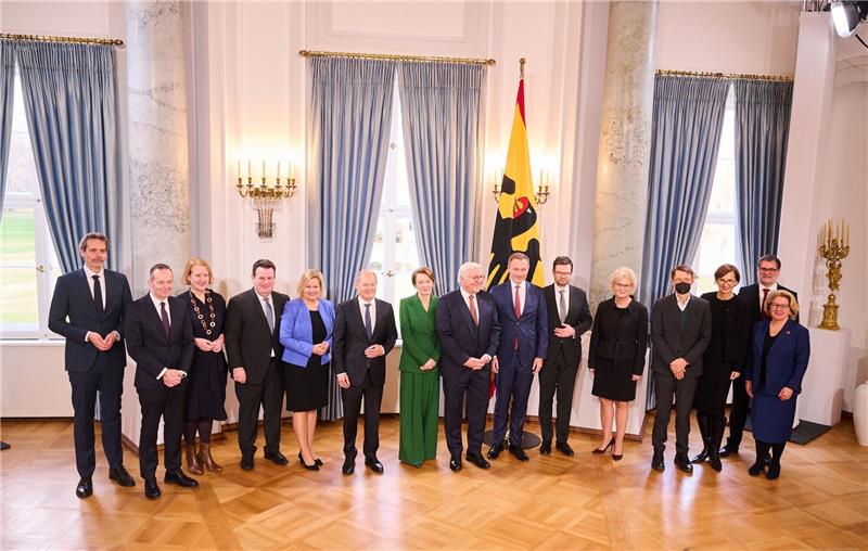 Steinmeier: Polizisten sind „keine Prügelknaben” Zum Neujahrsempfang des Bundespräsidenten sind u.a. 70 ehrenamtlich engagierte Bürgerinnen und Bürger aus allen Bundesländern eingeladen.