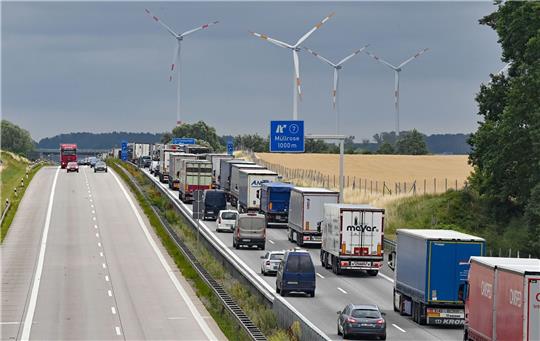 Zum Start der Ferien müssen sich Autofahrer auf Stau einstellen.