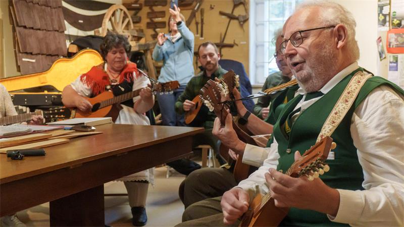 Zum „Tag des immateriellen Kulturerbes“ tritt die Musikgruppe des Harzklub-Zweigvereins Braunlage im Heimat- und Skimuseum auf.