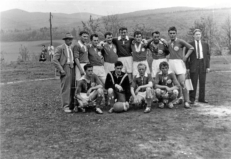 Zum VfL-Meisterteam 1960 gehören: Gerhard Besser, Wolfgang Fischer, Gerhard Lehmann, Heinz Meinert, Karl Marten, Rudolf Franke, Horst Matussek, Heinz Klingebiel, Friedel Binder, Gerhard Draber, Paul Nowicki, Gerhard Nolte und Willibald Mannel.