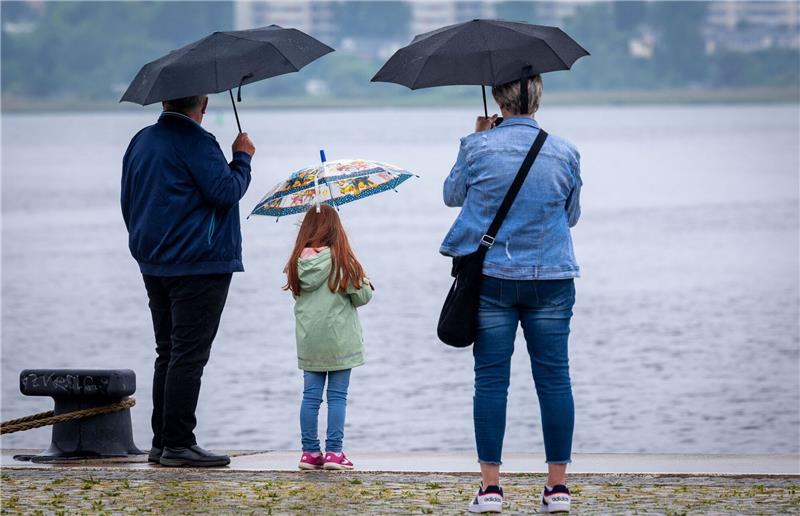 Gewitter und Starkregen zum Wochenende erwartet Zum Wochenende werden weiterhin Starkregen und Gewitter erwartet.