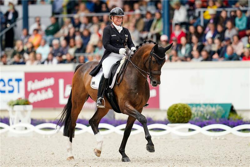 Doppel-Sieg für deutsche Teams beim CHIO Zum deutschen Quartett gehörte auch Isabell Werth mit Quantaz.