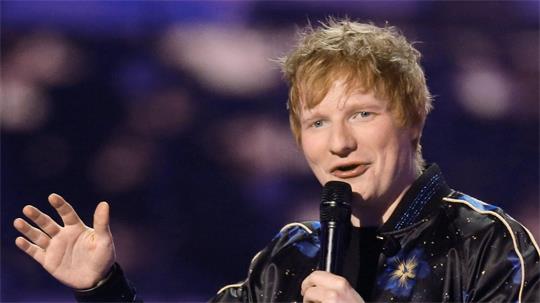 Zum ersten Mal nach der Kontroverse um Macklemore ist Popstar Sheeran wieder aufgetreten. (Archivbild)