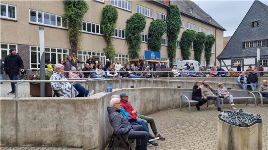 Zum letzten Freitagskickoff kommen die Besucher mit dicken Jacken bewaffnet zum Museumsufer.