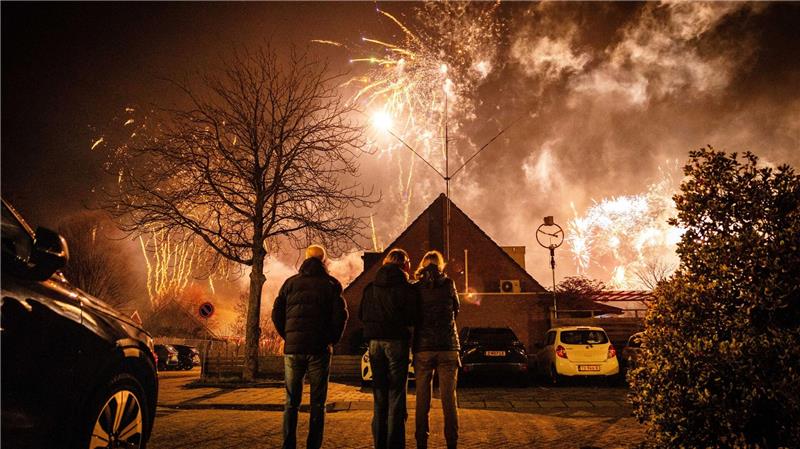 Letzte Böllernacht in den Niederlanden endet in Gewalt Zum letzten Mal durften die Menschen in den Niederlanden in der Silvesternacht Böller und Raketen zünden.