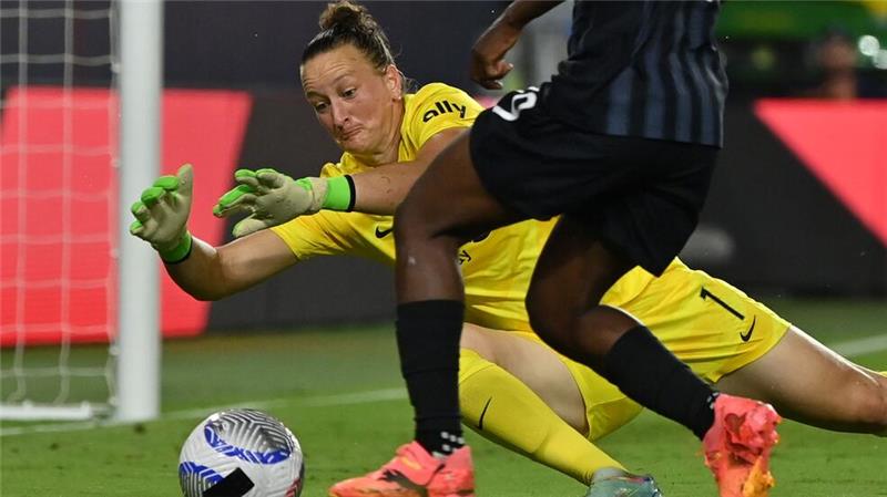 Zum zweiten Mal in ihrer Karriere steht Almuth Schult (links) bei einem Team aus der NWSL unter Vertrag. 