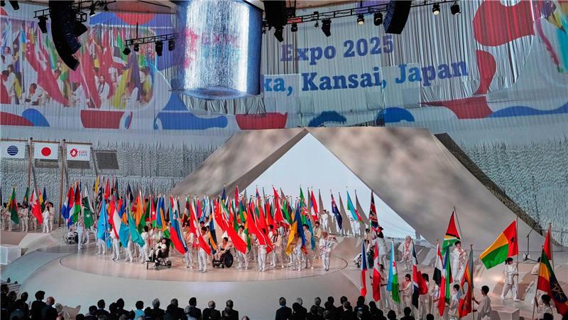 Japans Kaiser läutet die Expo ein Zum zweiten Mal nach 1970 ist Osaka Gastgeber der Expo.