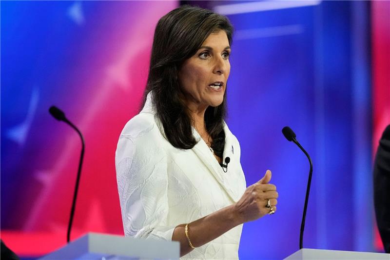 Haley bekommt gewichtige Unterstützung im Wahlkampf Zunächst galt sie mit Umfragewerten im niedrigen einstelligen Bereich als eher aussichtslos. In den vergangenen Wochen legte sie in Umfragen jedoch deutlich zu: Nikki Haley.