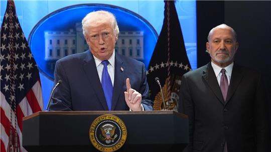 Zunächst kündigte US-Präsident Trump am Freitag einen weltweiten Zollsatz auf Importe in die USA von 10 Prozent an - um ihn dann am Folgetag auf 15 Prozent hochzusetzen.