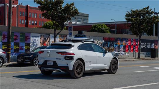 Waymo pausiert Robotaxi-Dienst in den USA nach Problemen mit überfluteten Straßen