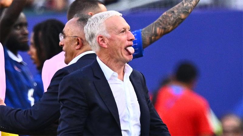Zunge draußen: Deschamps nach dem hitzigen Sieg gegen Paraguay. (Archivbild)