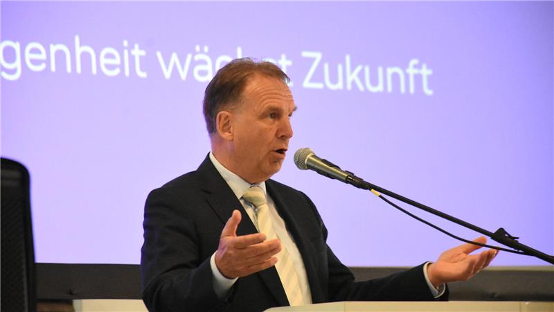 Zur Eröffnung der Ausstellung „NeuHarz“ am Rammelsberg hält Thüringens ehemaliger Ministerpräsident Dieter Althaus den Impulsvortrag.