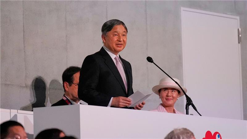 Japans Kaiser läutet die Expo ein Zur Eröffnungszeremonie kam auch Japans Kaiser.