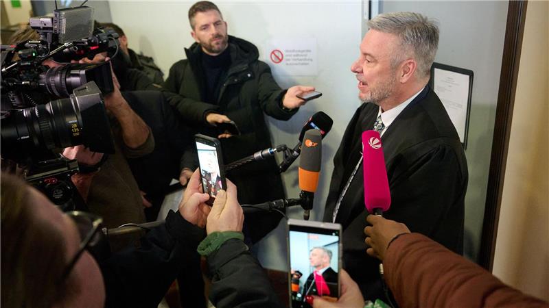 Weder Freunde noch Spielplatz: Prozess um weggesperrtes Kind Zur Frage nach einem Rechtsgespräch äußerte sich der Verteidiger zunächst nicht